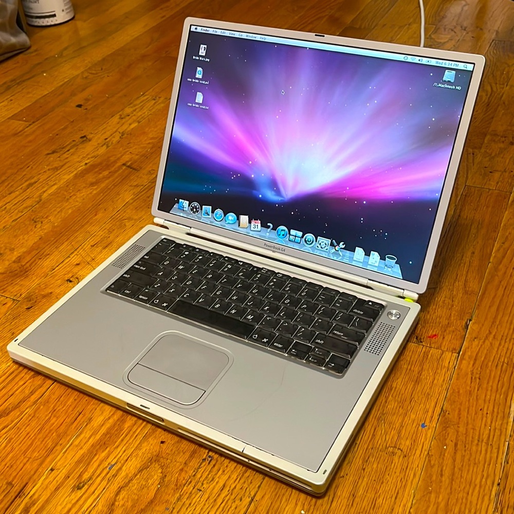 Vinatage 2002 Titanium PowerBook G4 Working with charger